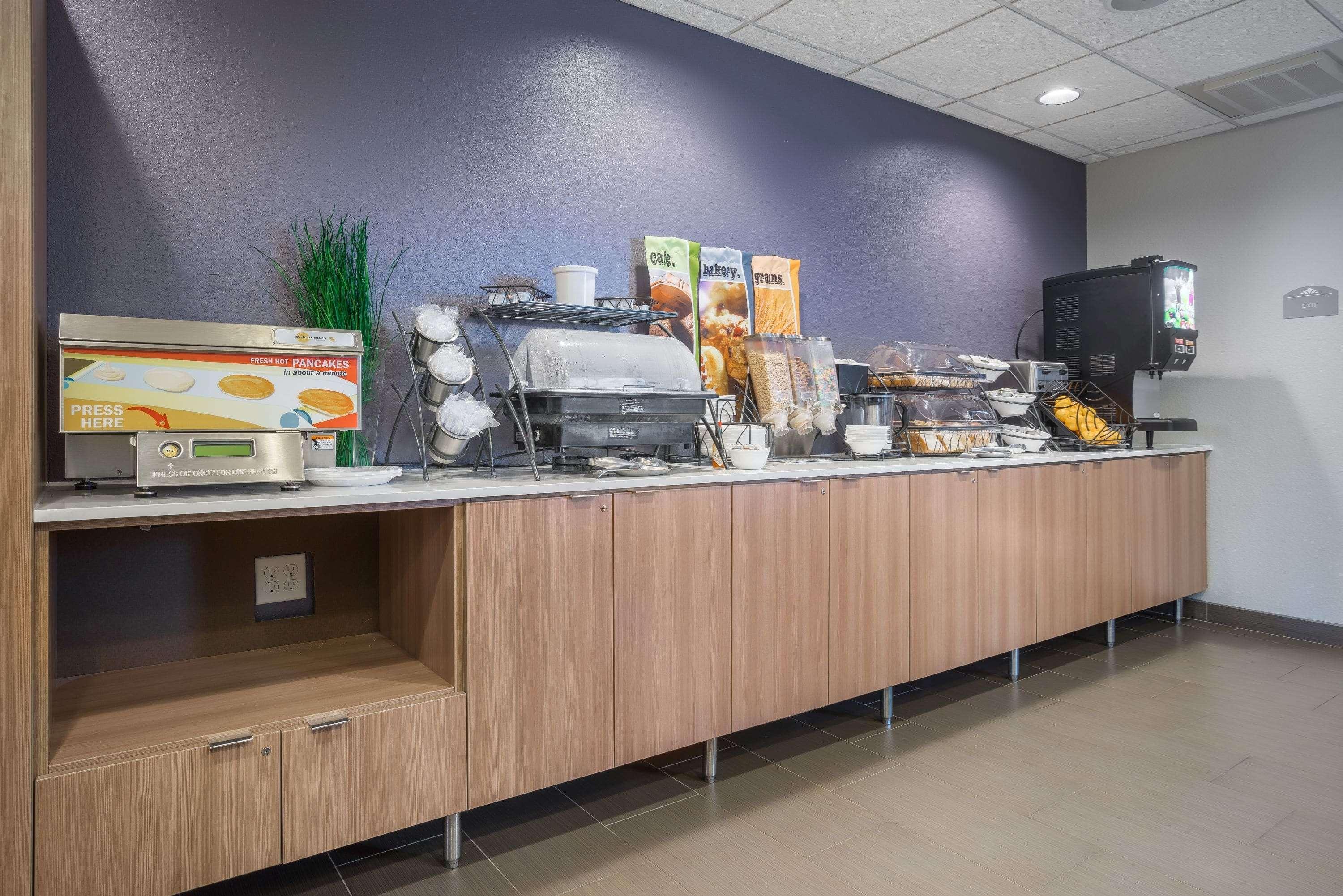 Microtel Inn & Suites By Wyndham Moorhead Fargo Area Экстерьер фото