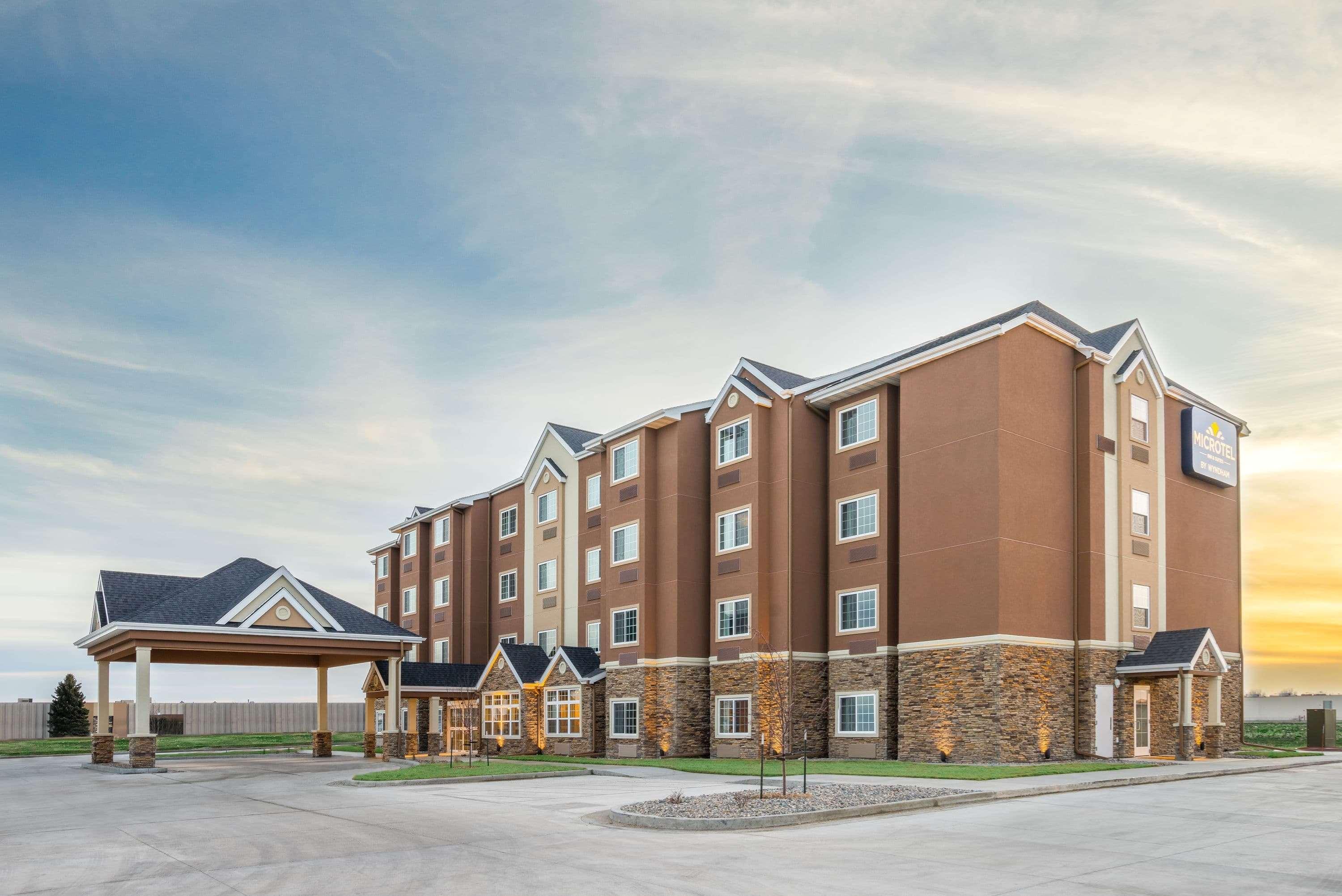 Microtel Inn & Suites By Wyndham Moorhead Fargo Area Экстерьер фото
