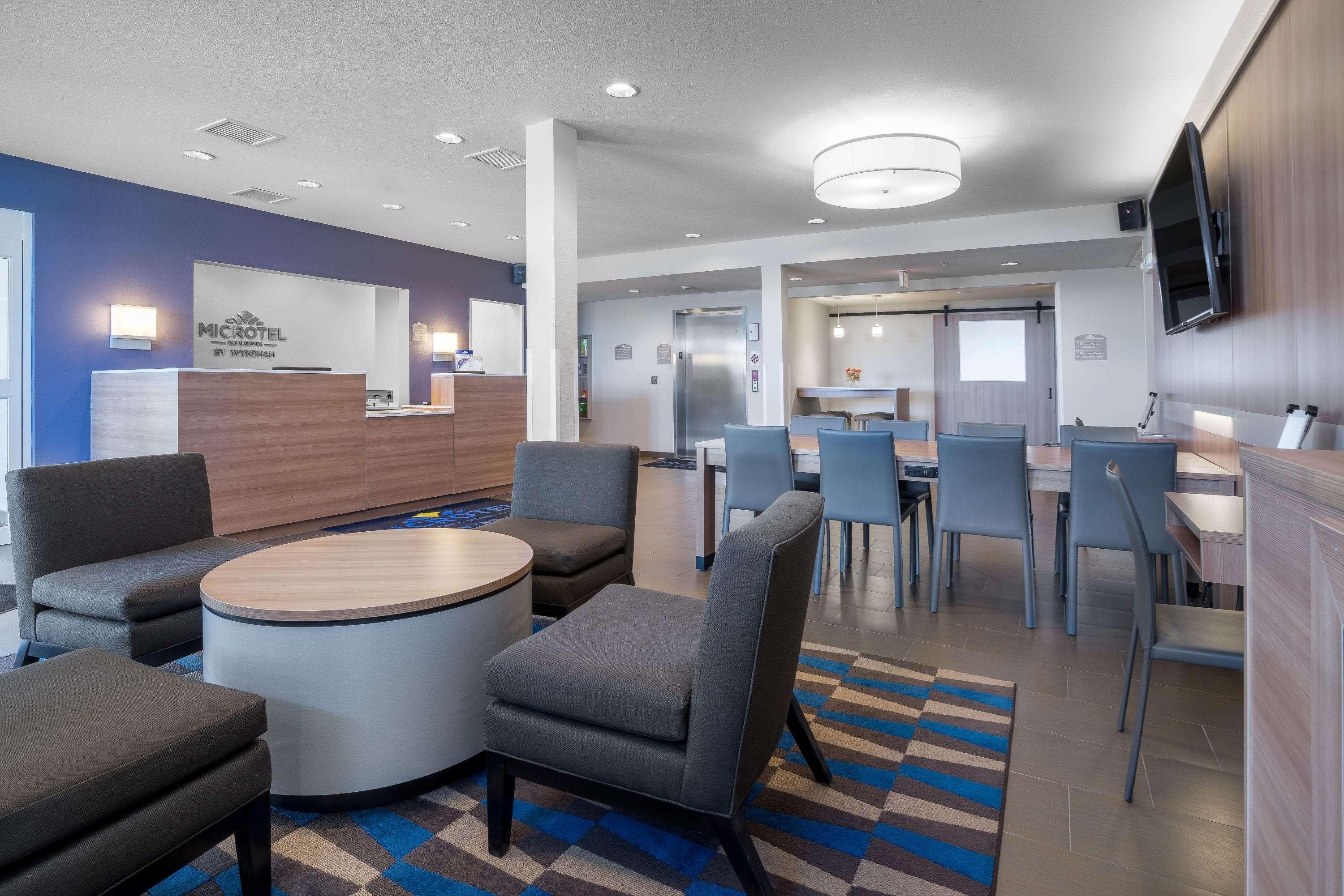 Microtel Inn & Suites By Wyndham Moorhead Fargo Area Экстерьер фото