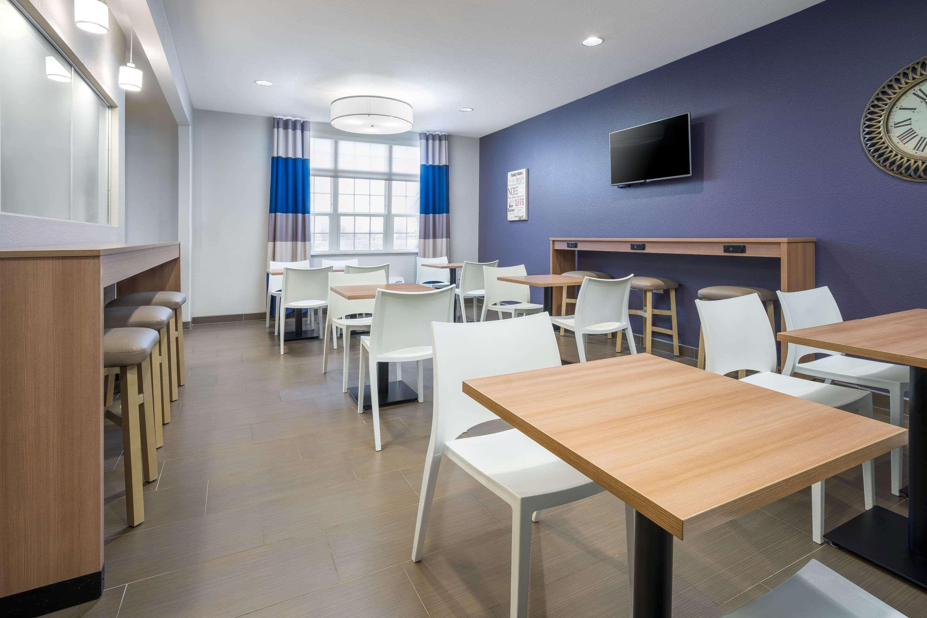 Microtel Inn & Suites By Wyndham Moorhead Fargo Area Экстерьер фото