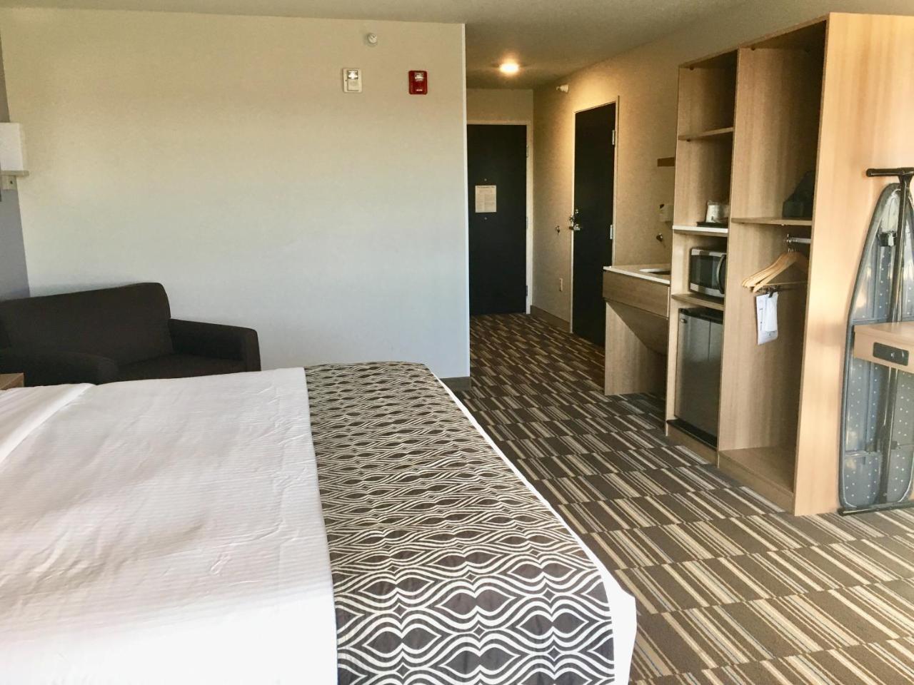 Microtel Inn & Suites By Wyndham Moorhead Fargo Area Экстерьер фото